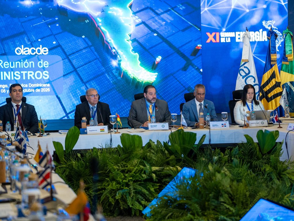 De la reflexión a la acción: OLACDE traza la ruta práctica de América Latina y el Caribe en inteligencia artificial, electrificación, almacenamiento, subsidios y otros temas - Artículo de energía solar EXAASOLAR